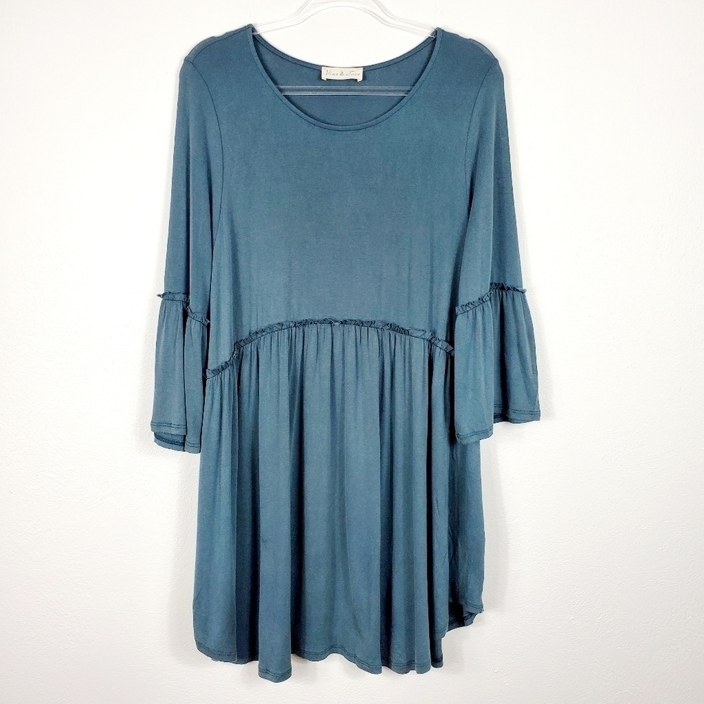 VINE & LOVE FLARE SLEEVE DRESS